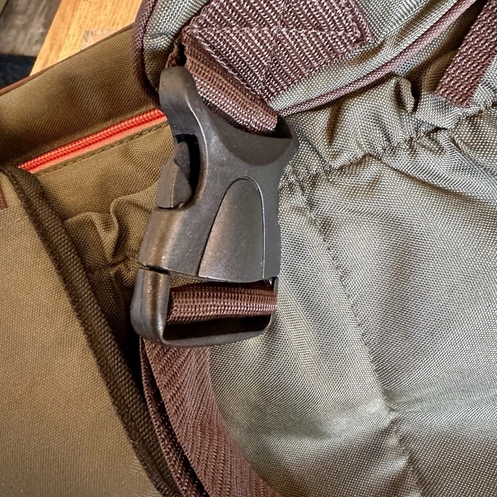 Diaper Dude BAG. NWOT -Bike Sling, Cross Body ,Sport Cool DAD Bag Olive/Brown. - Picture 4 of 16